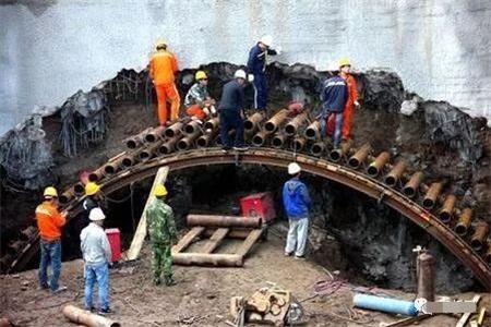 东平隧道钢花管支护案例